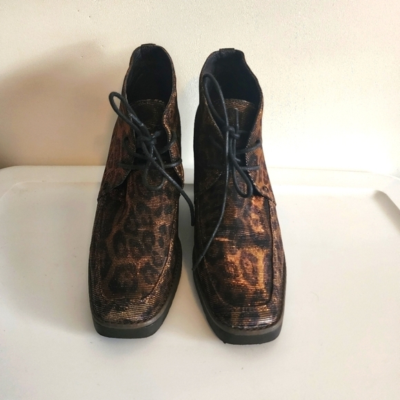 Donald J Pliner Dakota Wedge Booties Size 8.5 - Picture 1 of 7
